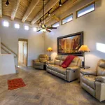 Luces De La Ciudad Four-Bedroom Holiday Home