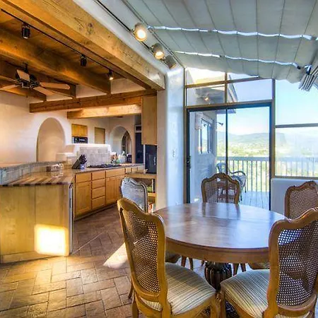 Luces De La Ciudad Four-bedroom Holiday