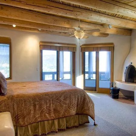 Luces De La Ciudad Four-bedroom Holiday Holiday home